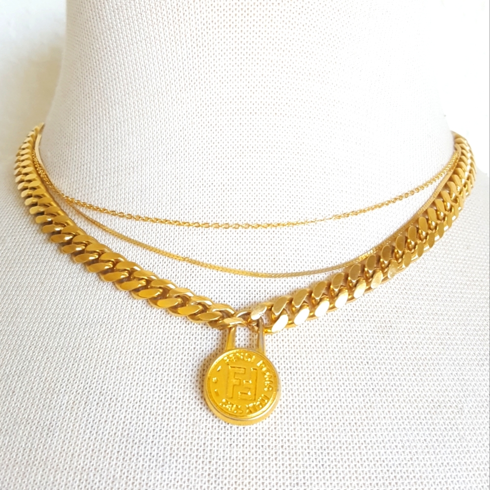 FENDI Pendant Logo Necklace 😍